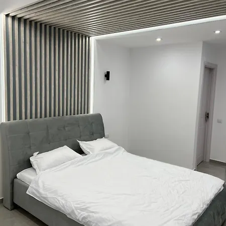 Apartment De Lux *